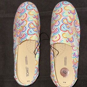 Rainbow TOMS NWT size 8
